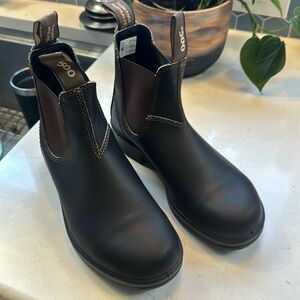 Blundstone classic boots size 4.5 brown